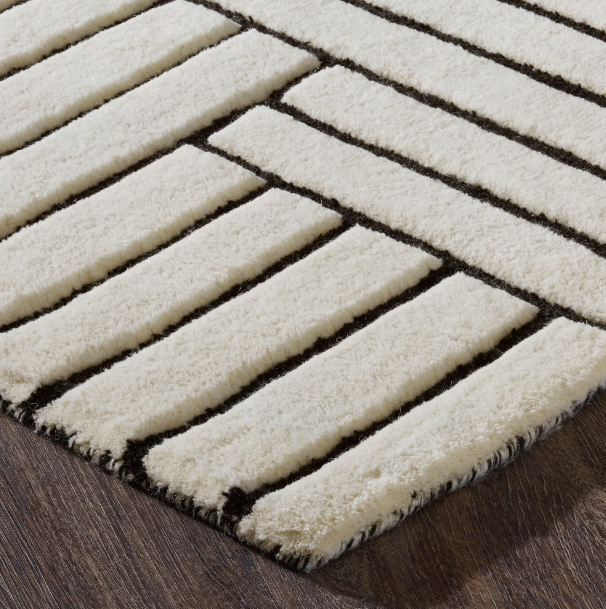 close up on the pattern showing the pile height of the area rug